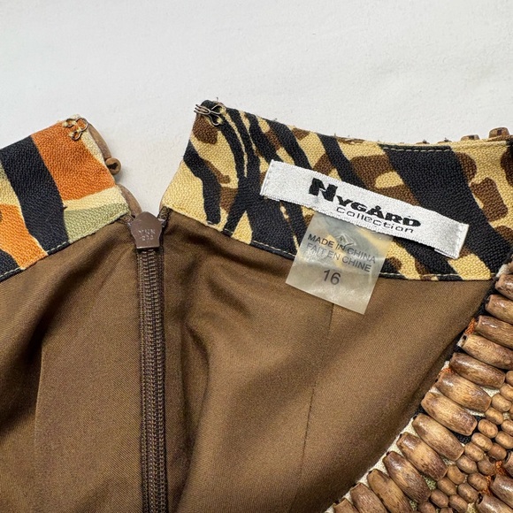 Peter Nygard Tribal Animal Print Shift Dress with Beaded Neckline Size 16 - Picture 12 of 12